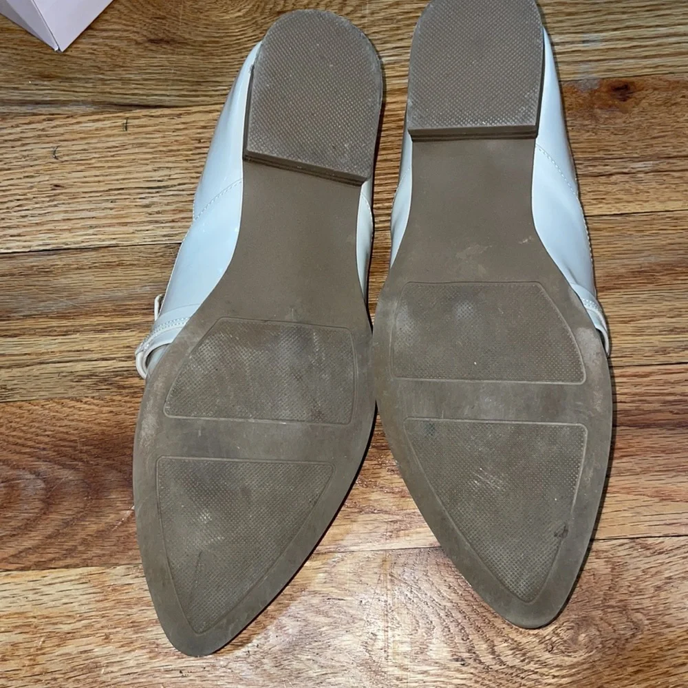 LC Lauren Conrad Cream Patent Leather Loafers with Chain Detail DEMII sz 11